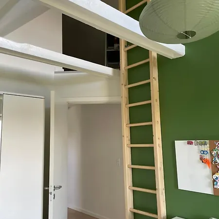 Stort Hus Med Aktivitetsrum Og Dejlig Have