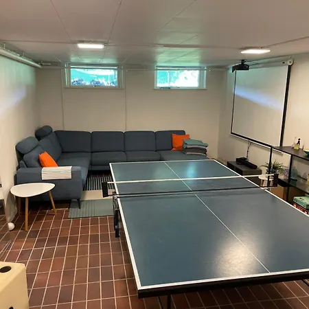 Stort Hus Med Aktivitetsrum Og Dejlig Have *