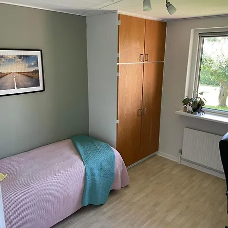 Stort Hus Med Aktivitetsrum Og Dejlig Have * Randers
