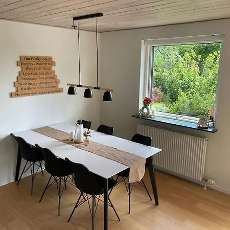 Stort Hus Med Aktivitetsrum Og Dejlig Have 兰德斯