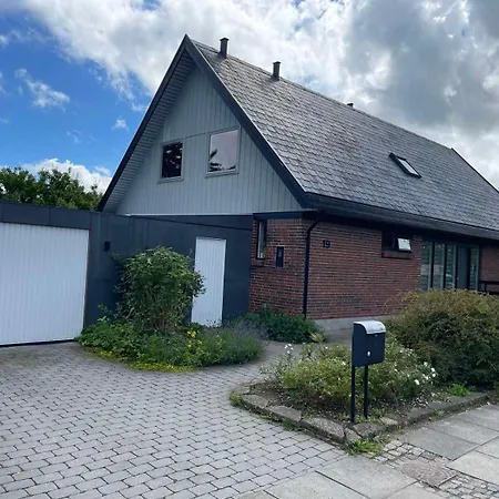 Stort Hus Med Aktivitetsrum Og Dejlig Have Villa *