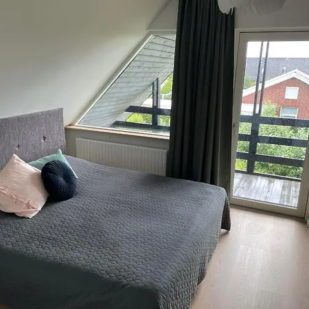 Stort Hus Med Aktivitetsrum Og Dejlig Have *