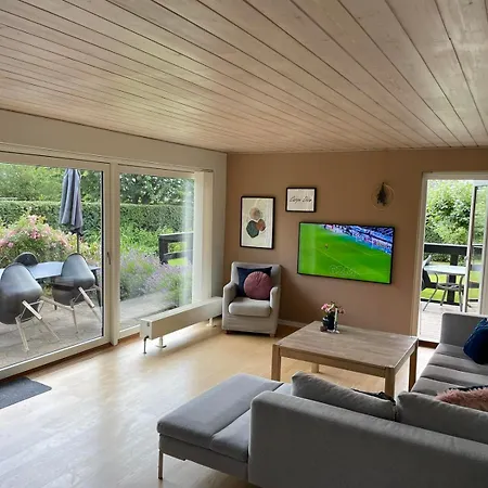 Stort Hus Med Aktivitetsrum Og Dejlig Have Villa